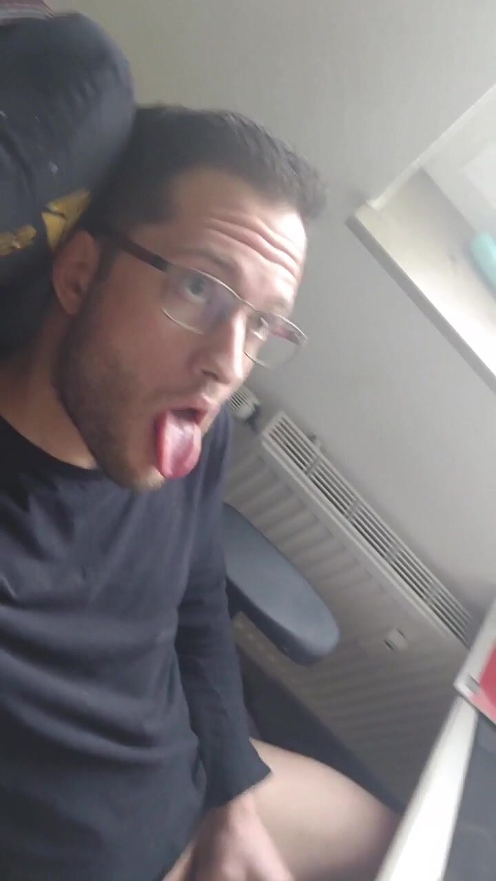 Jentleman showing off at work