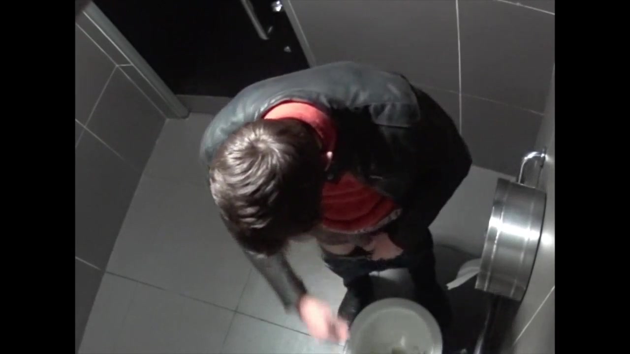 DIFFERENT BIG DICK PISSING IN TOILET