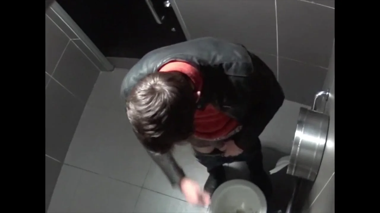 DIFFERENT BIG DICK PISSING IN TOILET - ThisVid.com