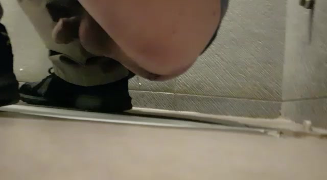 toilet spy - video 728