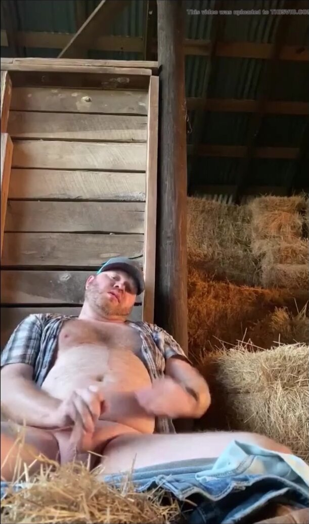 Beefy Farmer wanks in the straw