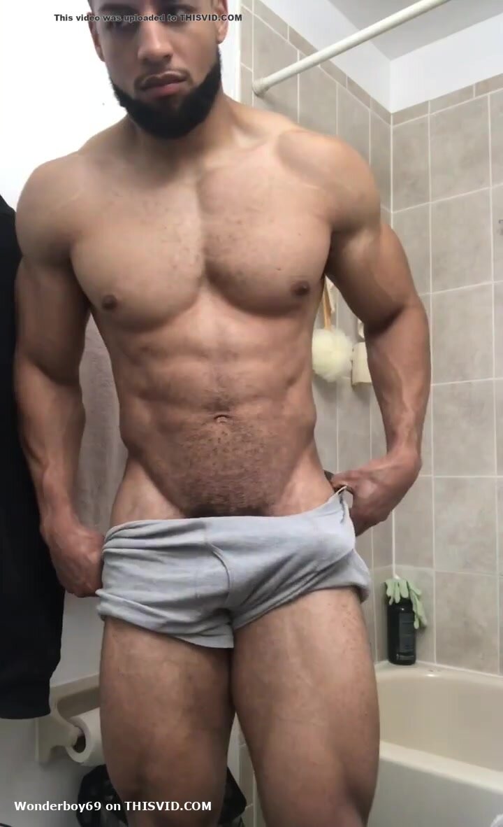 MUSCLE MEN BIG COCK
