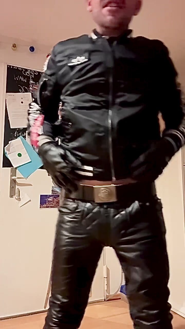 Leather pig - video 2