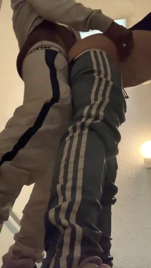 bande de salvpes fuck in stairway