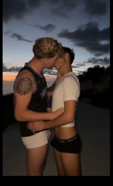 Sunset lovers
