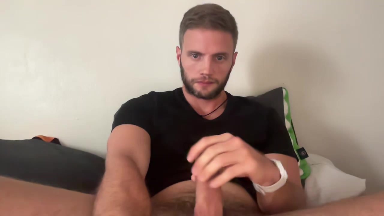 St8 Hunk Fingers His Pink Hole