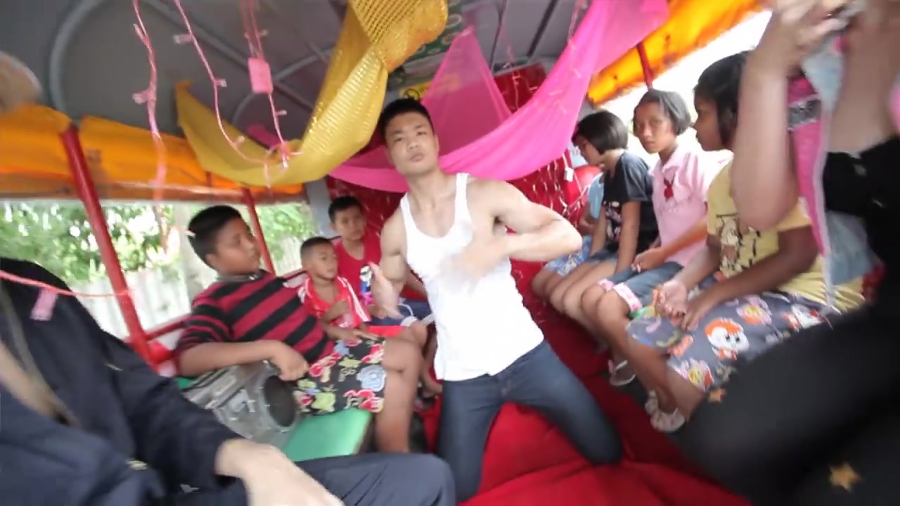 thai​guy sexy​dance