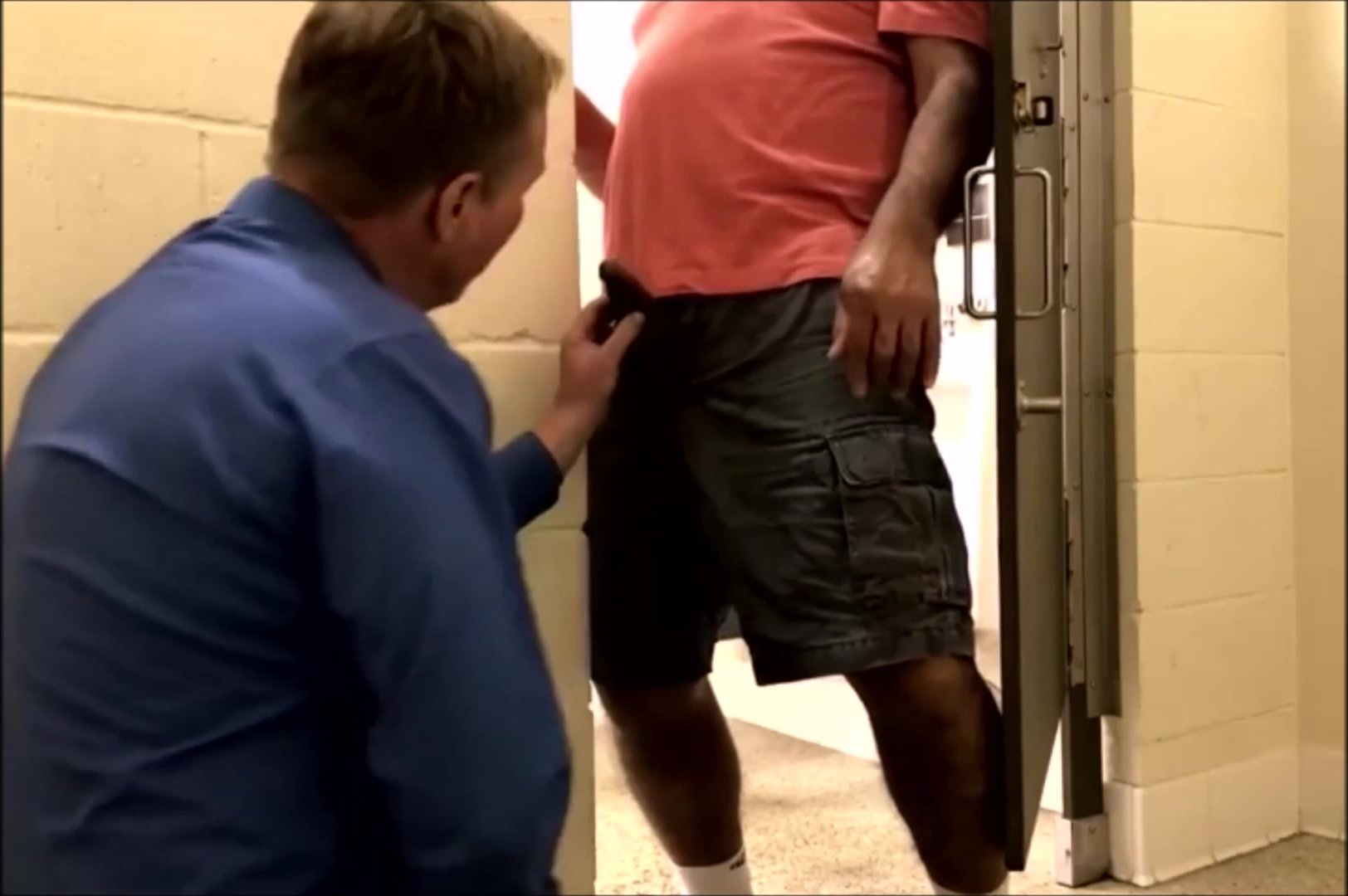 07_Cumslut satisfying  married mens needs in a public