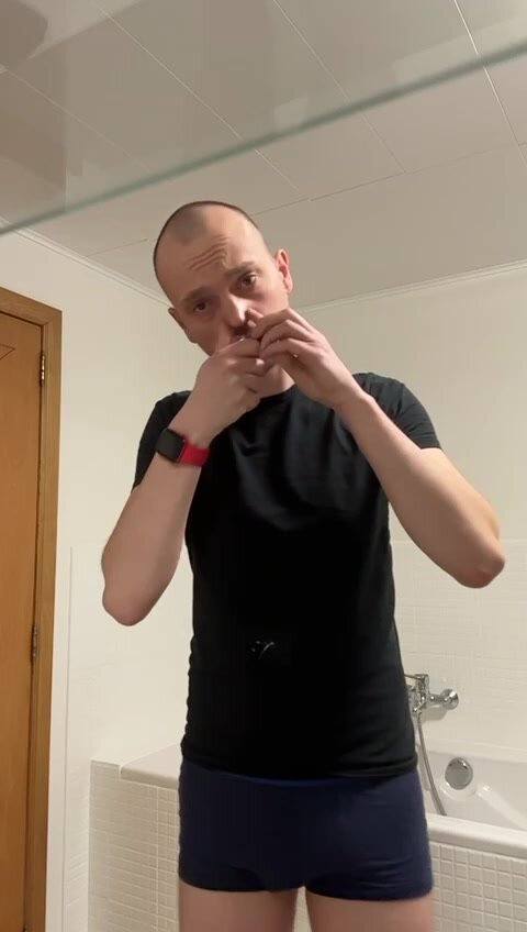 Belgium poppers faggot shaves his face & neck