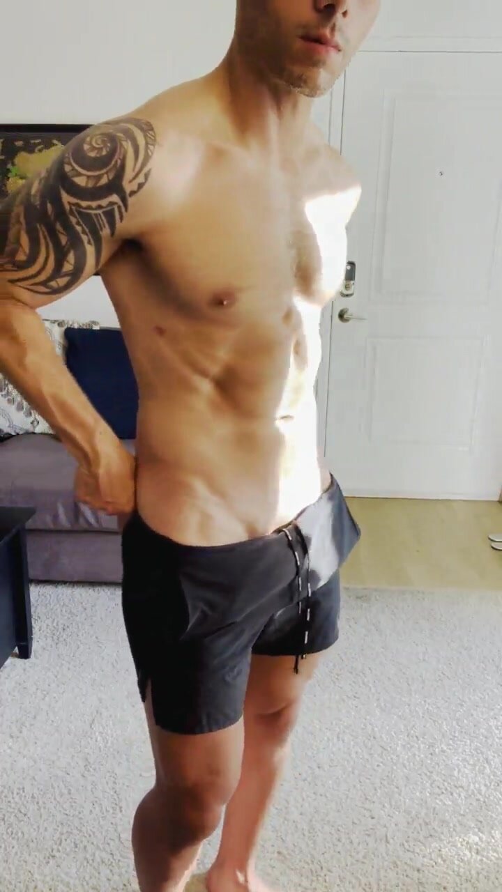 White Muscle Man Jerks His Big Erection and Makes Semen