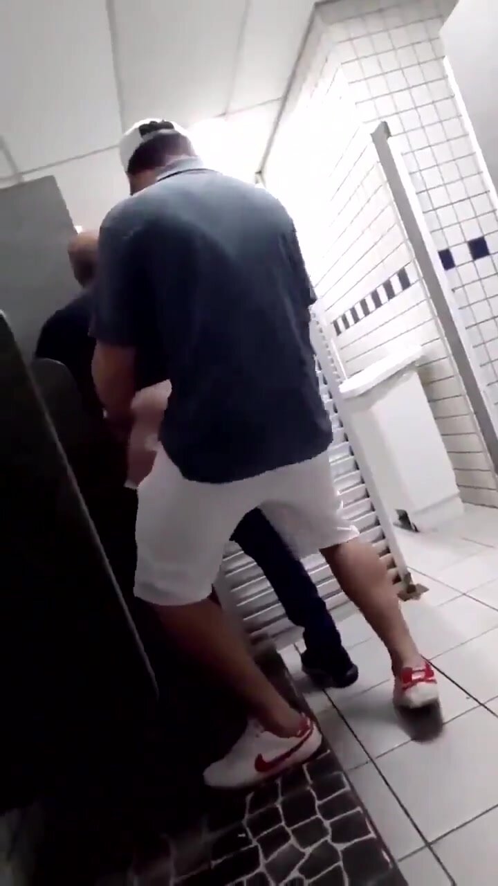 Sexy crusing time in the bathroom