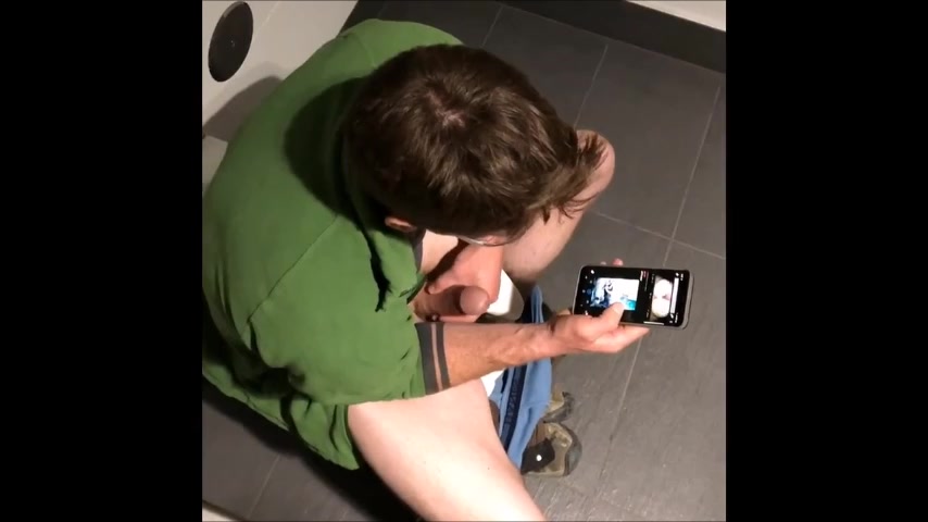 spy JO in toilet