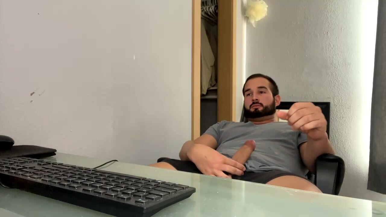 St8 Bearded Guy Cums On His Shirt