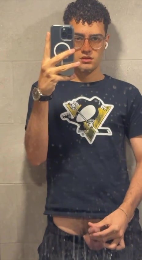 Pathetic faggot jerks his nub in the bathroom