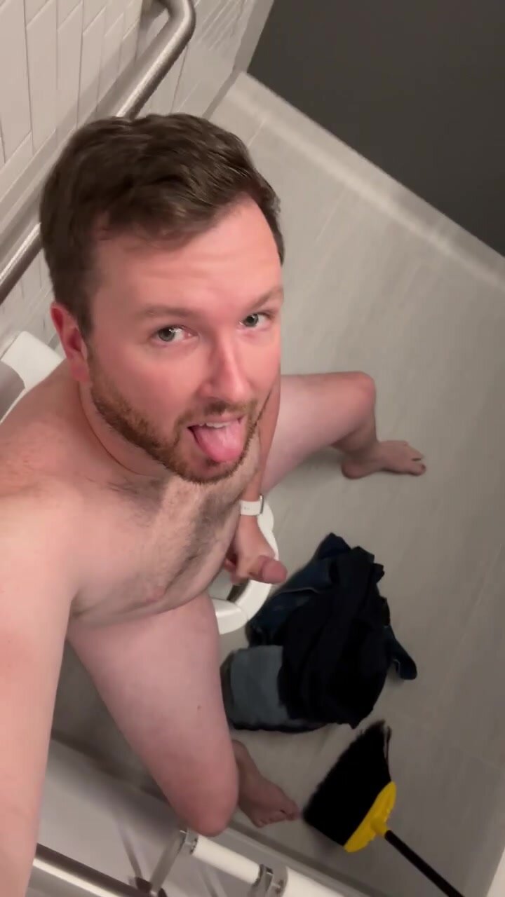 Otter faggot goons and jerks on the toilet