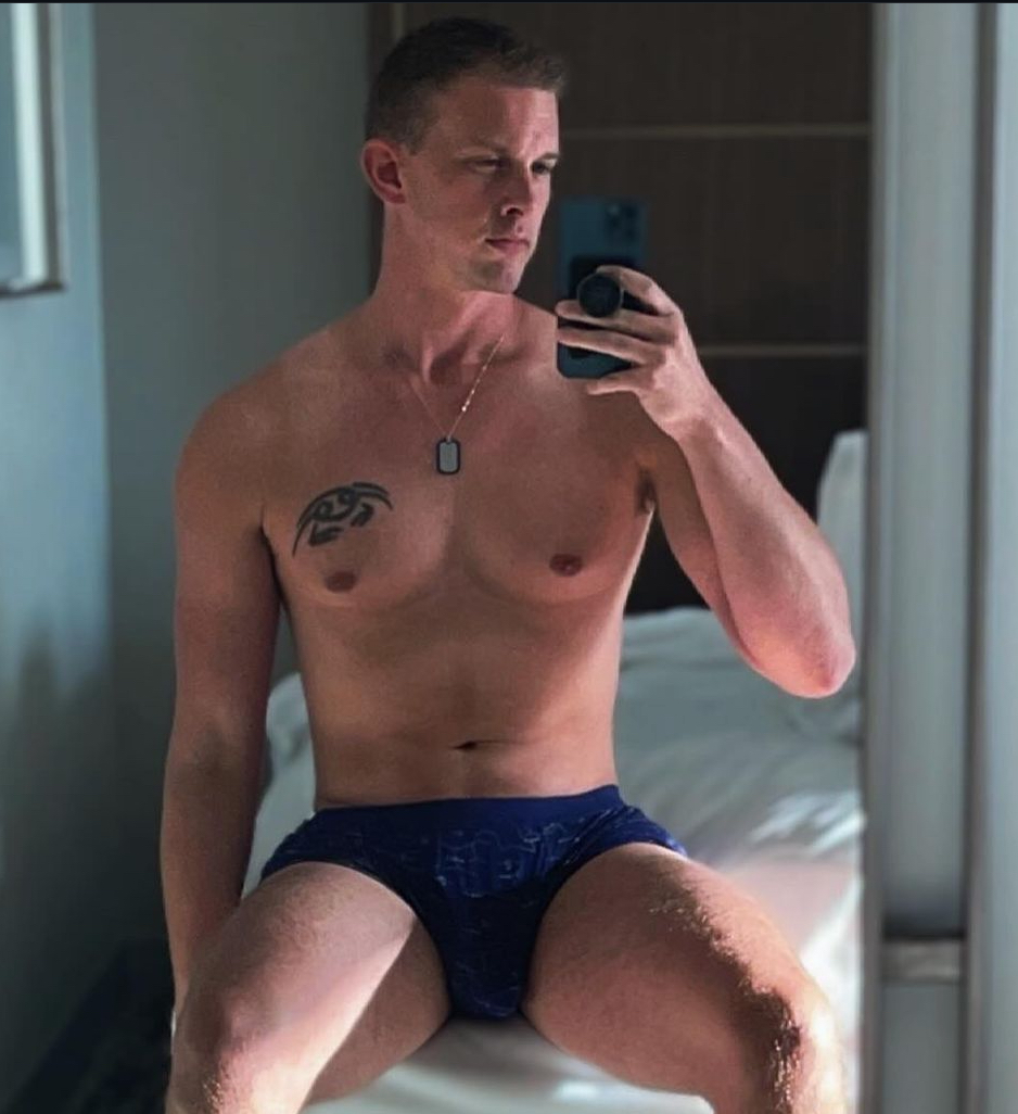 Hot Instagram Gay jerking off in car