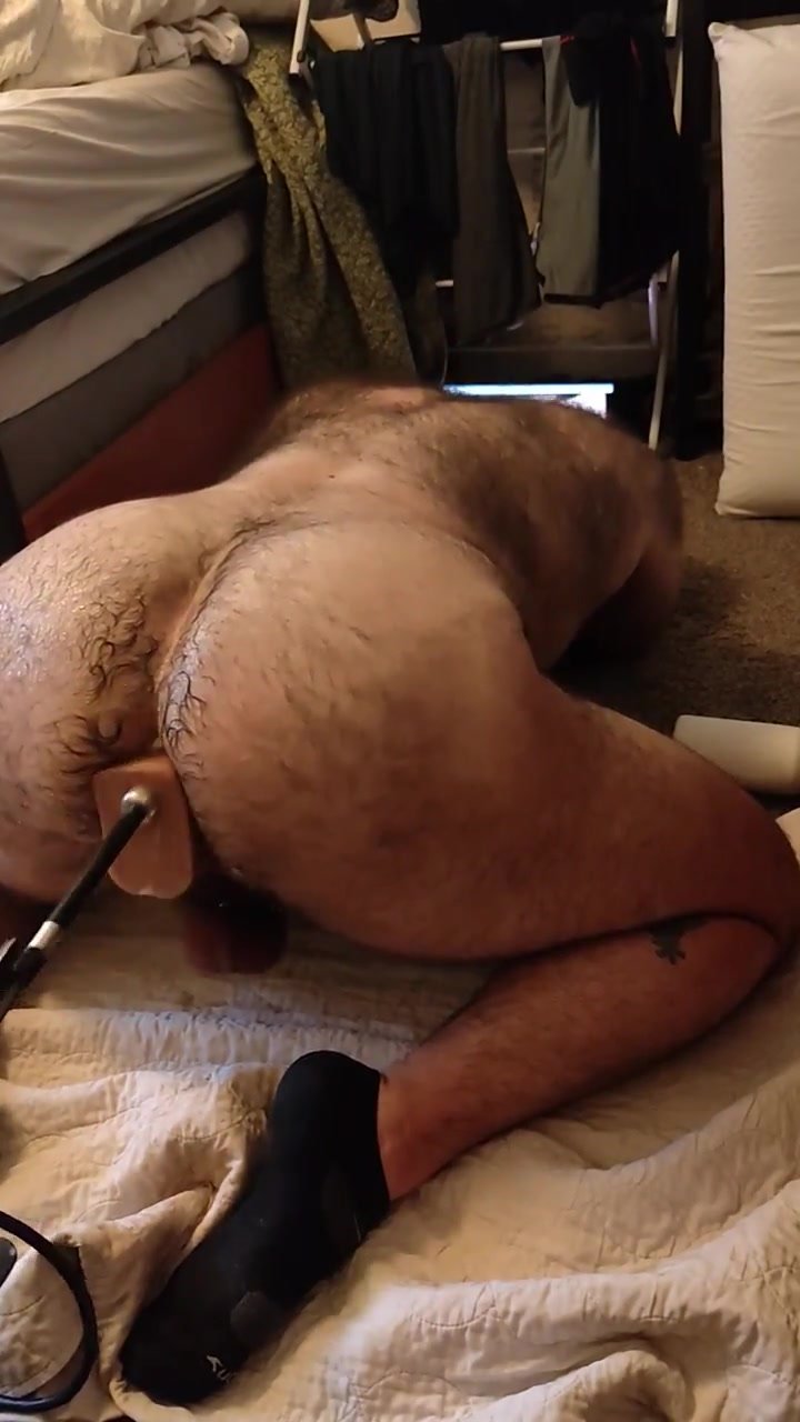 Exposed daddy bear fucks himself