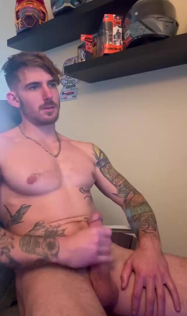 Cute college hunk wanks at home