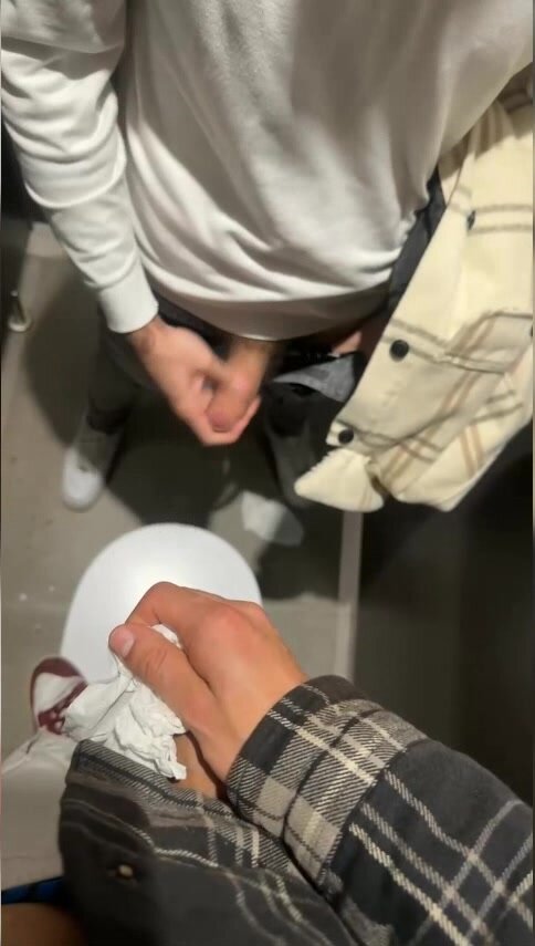 cruising show - sucking in public toilet with a guy