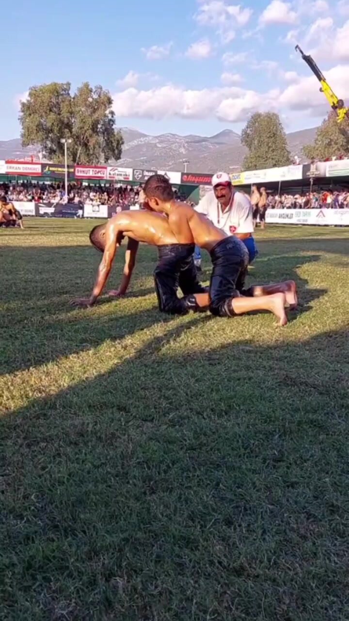 Turkish oil wrestling -01-