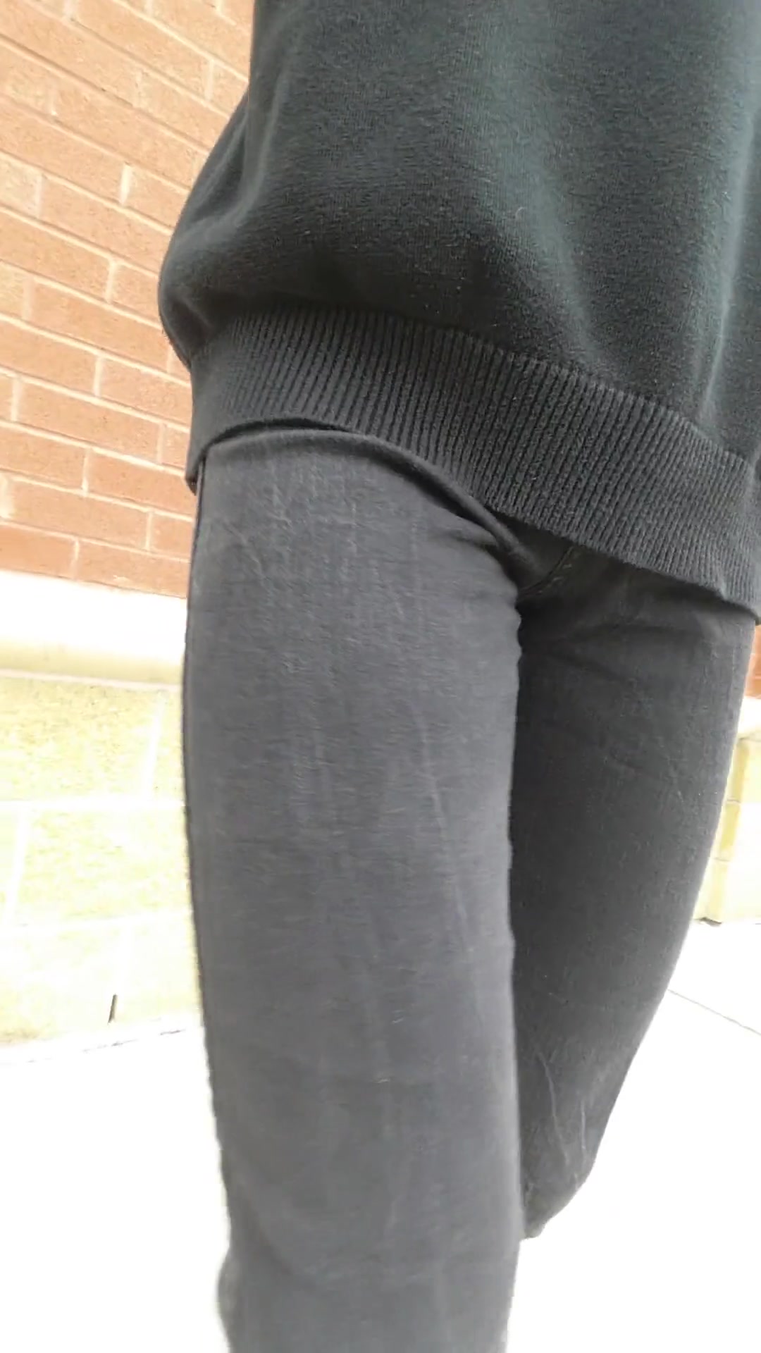 Peeing in tight jeans 2