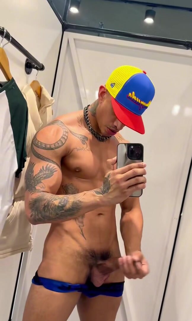 Hunk wanks in mall changing room