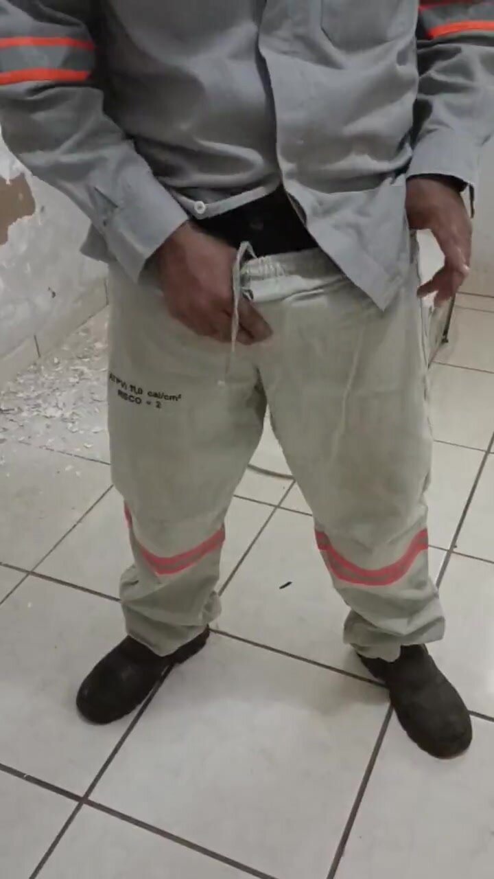 Mostrando o pau - video 4