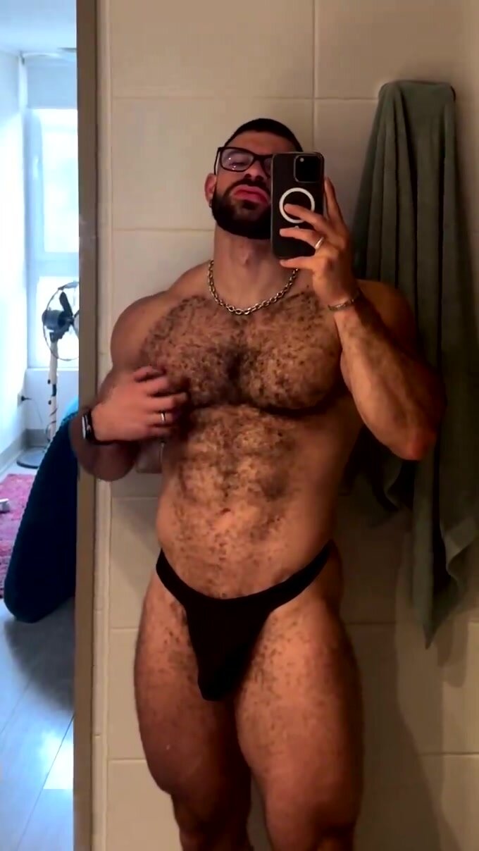 Lando Raffe (@thelandoraffe) is a very hot man :)