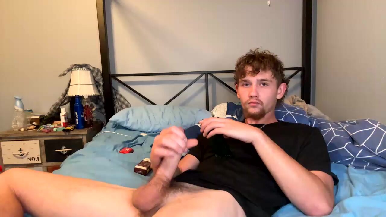 St8 Country Hunk Shows Off His Butt