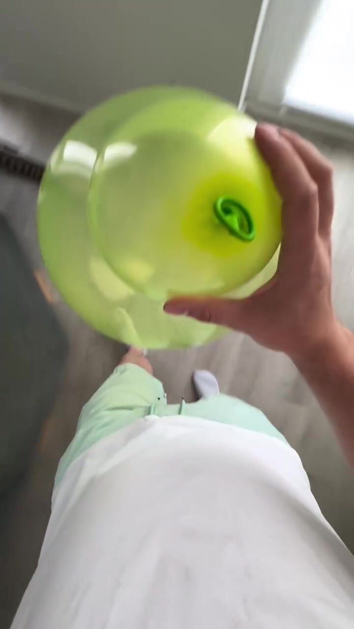 hump pop balloon