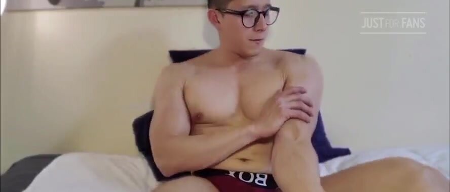 Thick Dicked Muscle Nerd In Glasses Cums On Cam