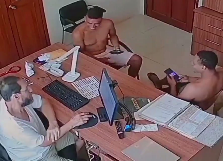 Brother showing the dick