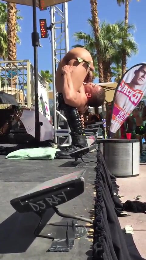 Live show:  stripper self-sucks
