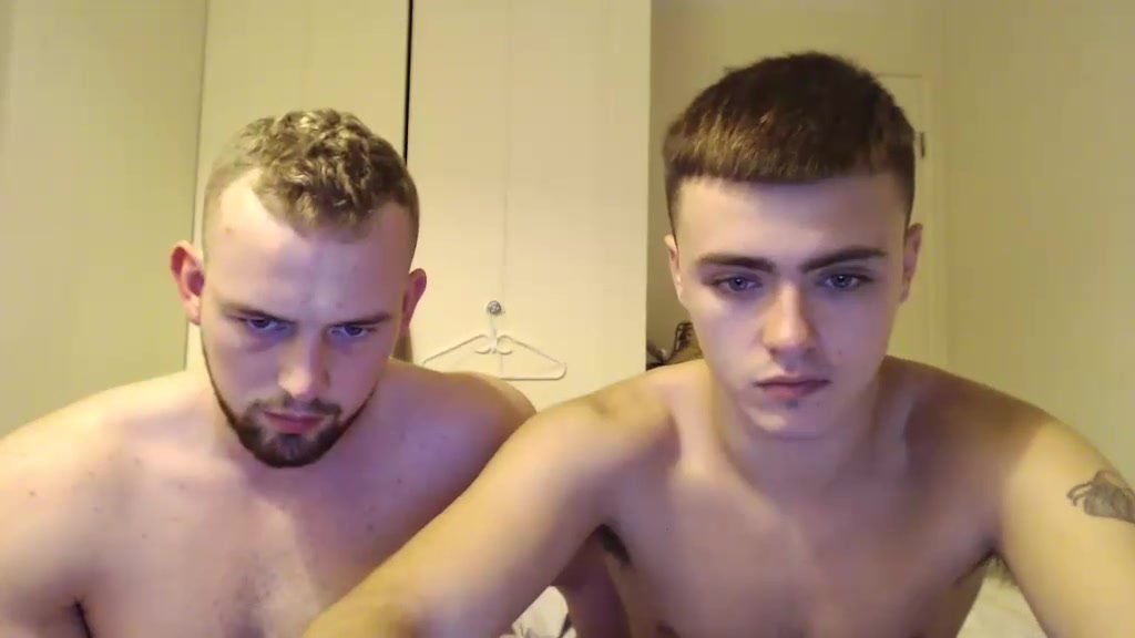 GAY COUPLE PLAY ON CAM