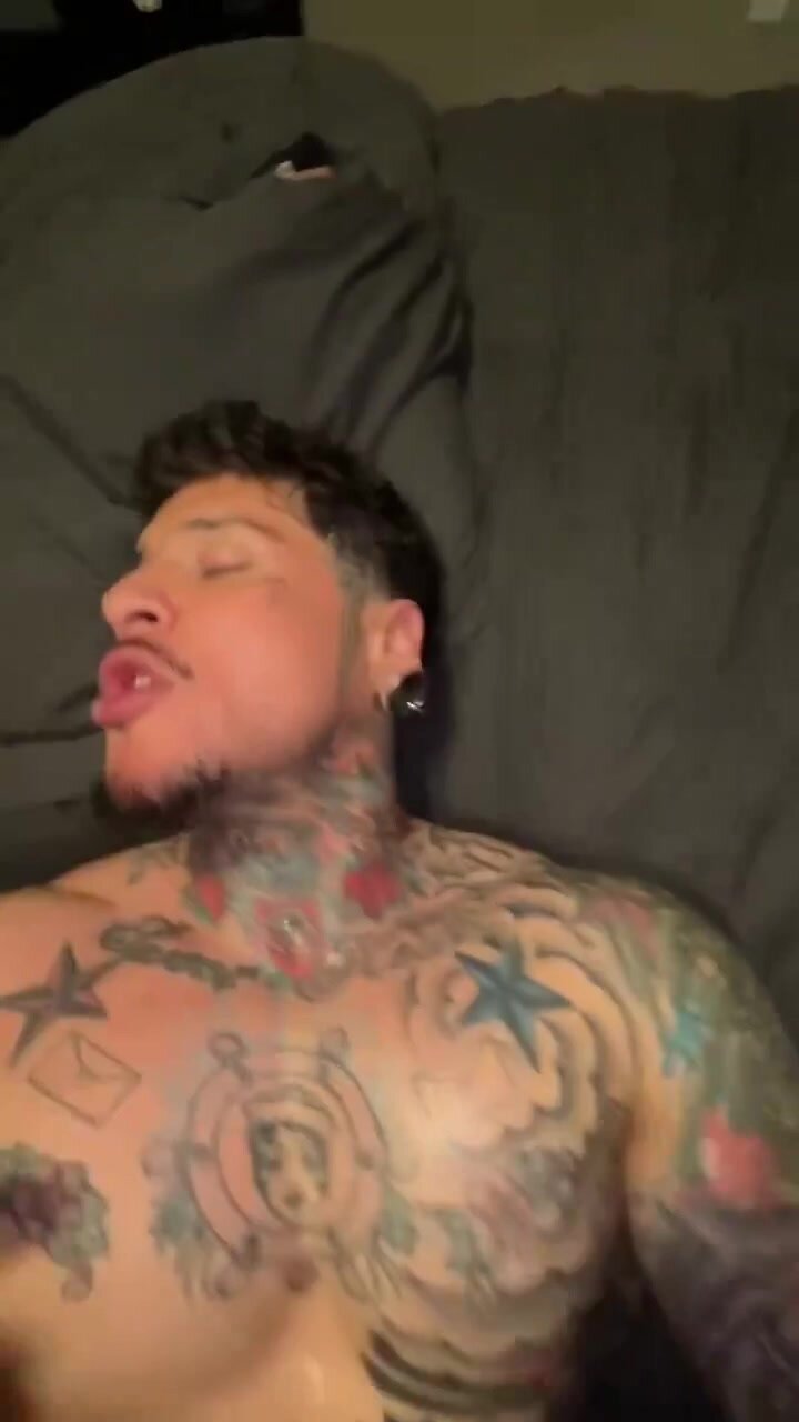 Tatted muscle faggot getting fucked