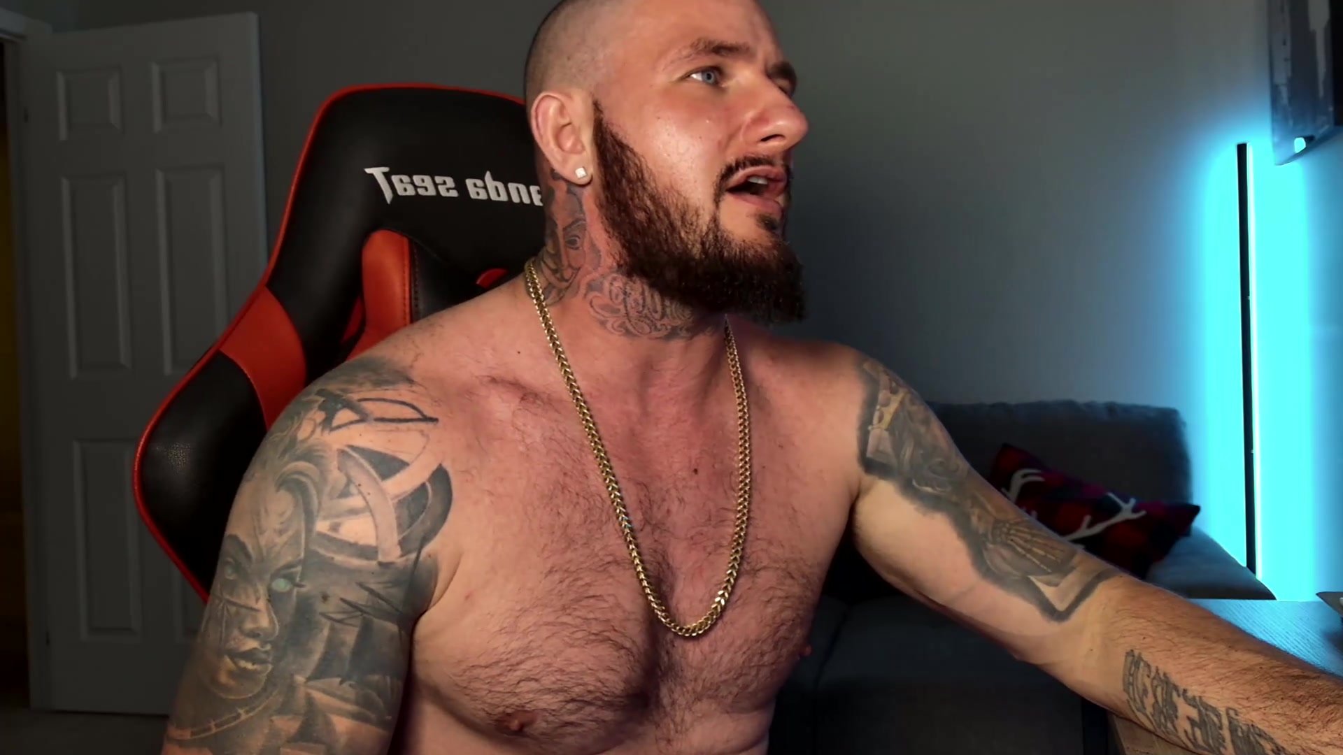 Hunky Guy Shows Off His Cock