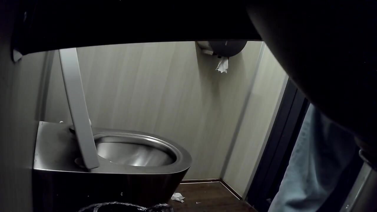 Hidden cam. - Street Toilet - video 2 - ThisVid.com