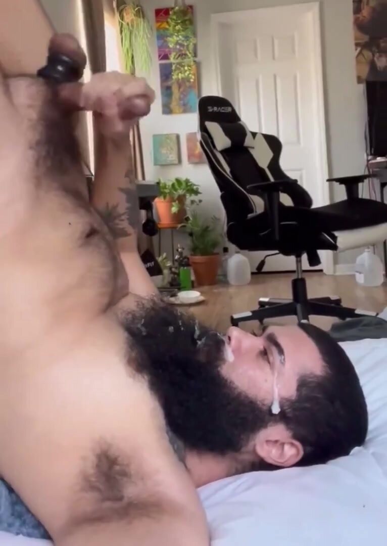 Big Cum Load On Thick Beard - in a Loop