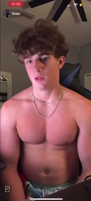 Muscled Streamer