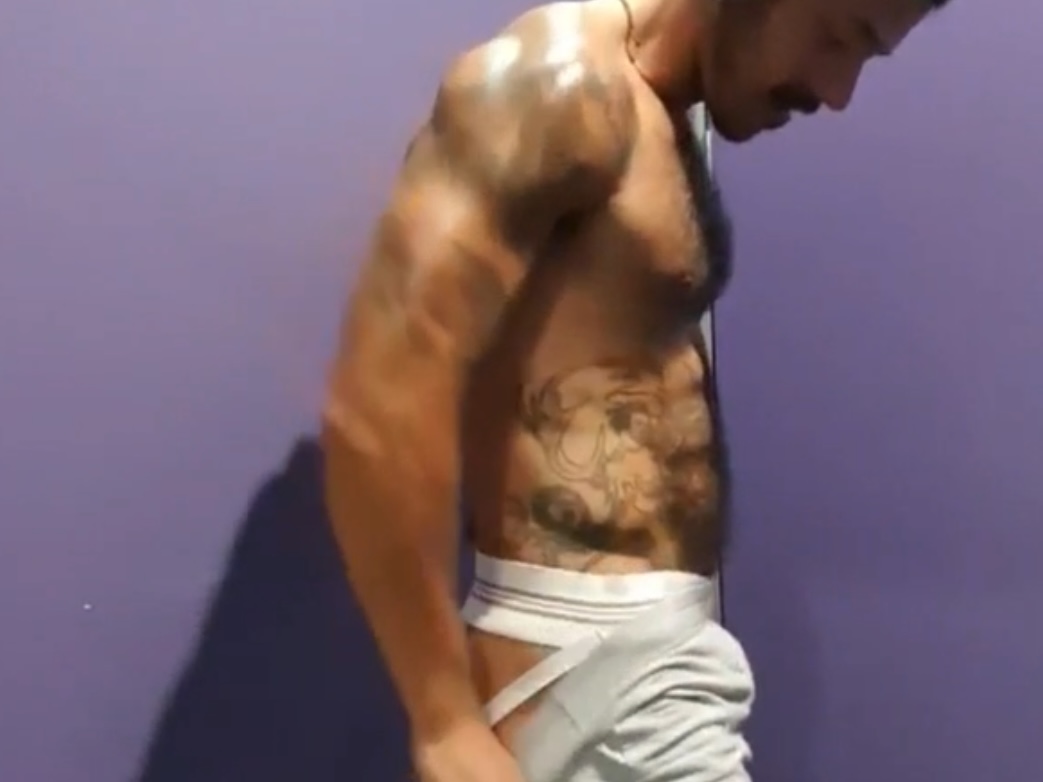 Aussie stud strips off sweaty clothes