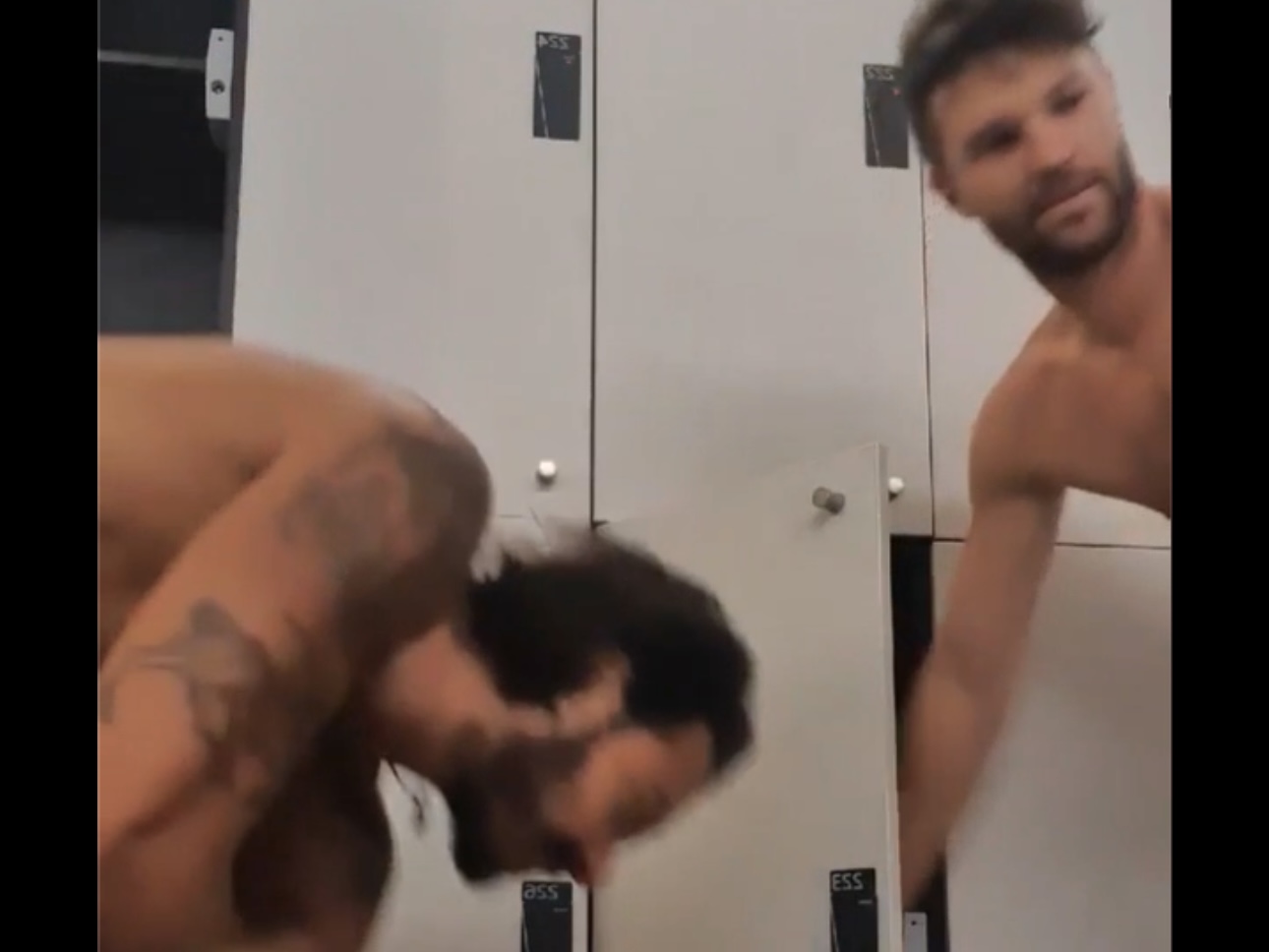Aussie stud films himself stripping naked near stranger