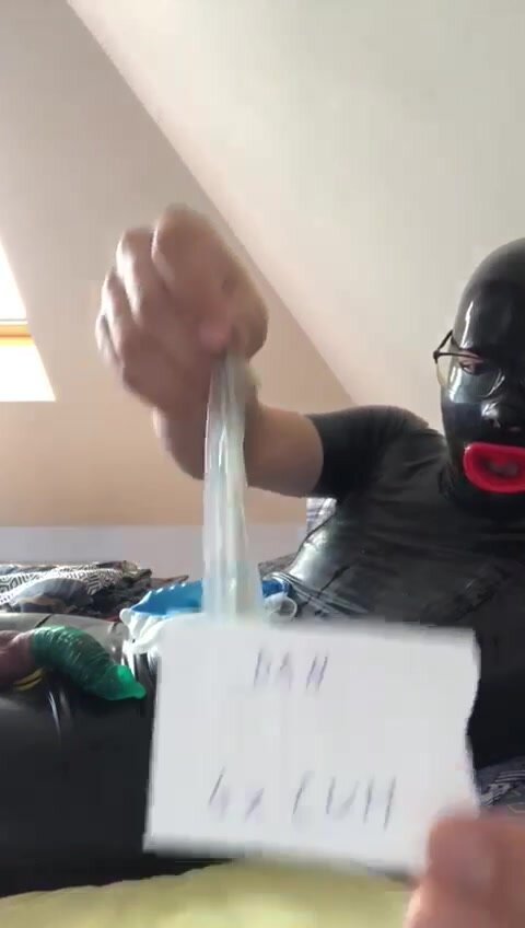 Hraní si s kondomy 2