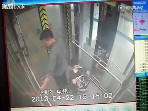 Chinese woman caught shitting in the elevator