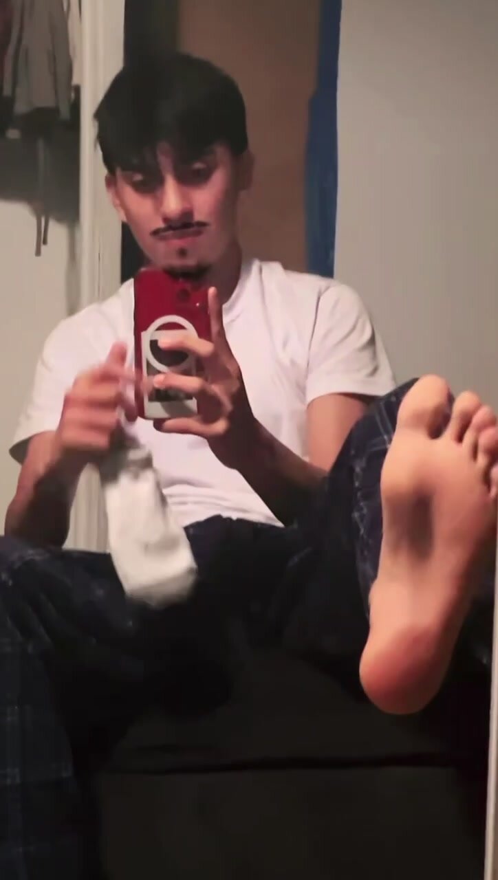 Young guy socks off Live Part 1