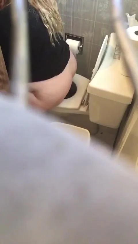 Voyeur Bbw Bathroom - Bbw pooping diarrhea on the toilet hidden camera - ThisVid.com