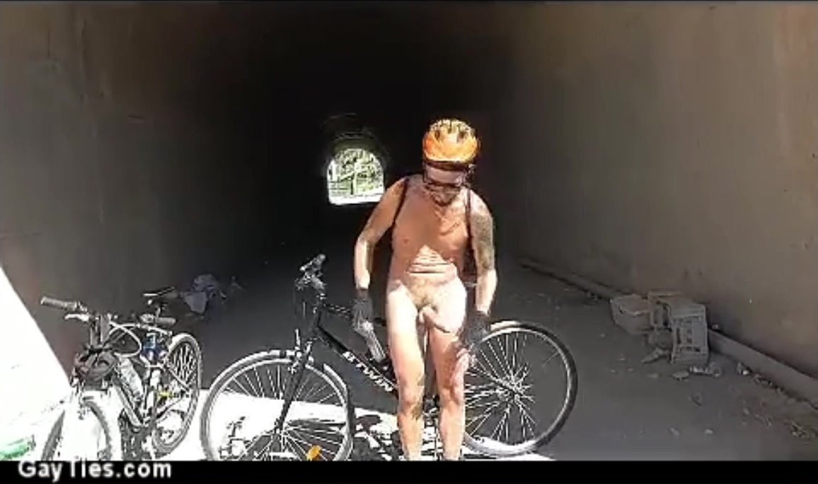 BIKERS DO GAY STUFF OUTSIDE