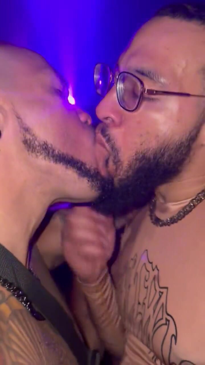 Kiss Cam 6