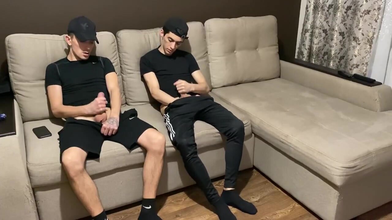 Two friends jerk off. End up sucking eachother