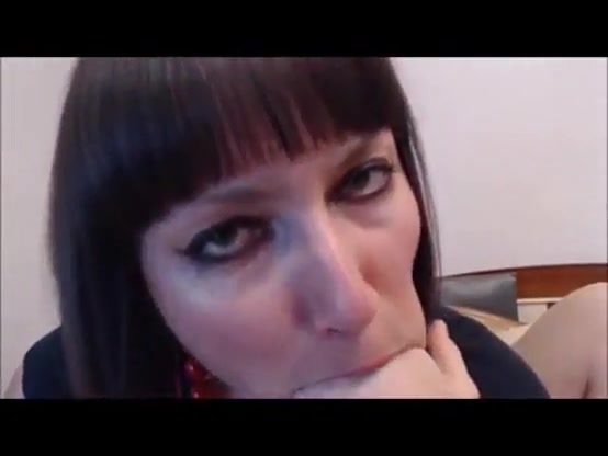 Roxana Mouth fist - video 1