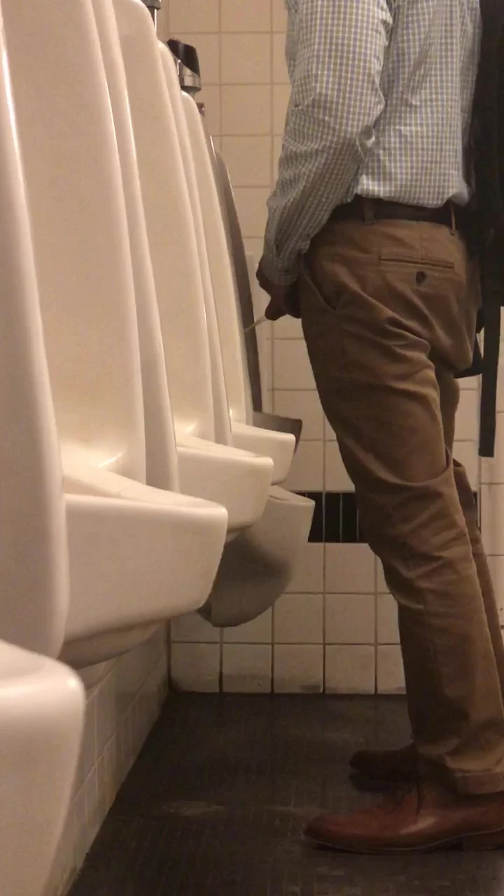 Urinal spy 72 - ThisVid.com